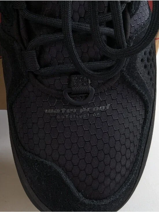 New Balance 1000 Waterproof Hiking Boots Men’s Size 9.5 4E Black Wide - Picture 4 of 7